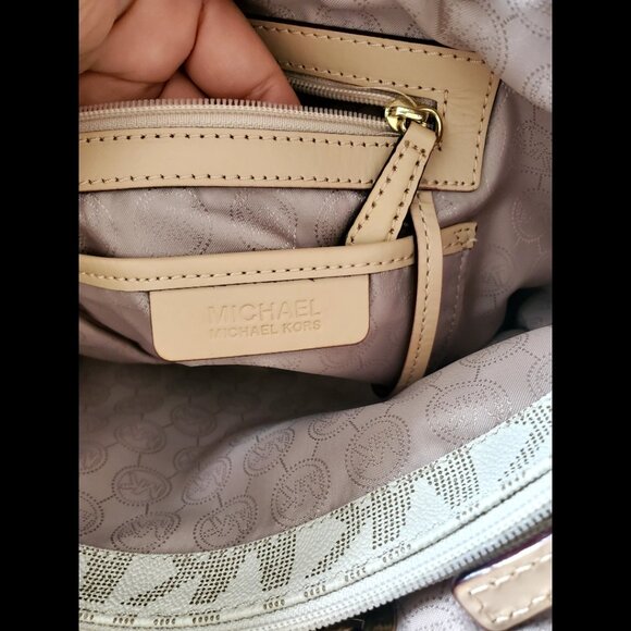 MK Michal Kors Signature Classic Tote Bag - Picture 13 of 15